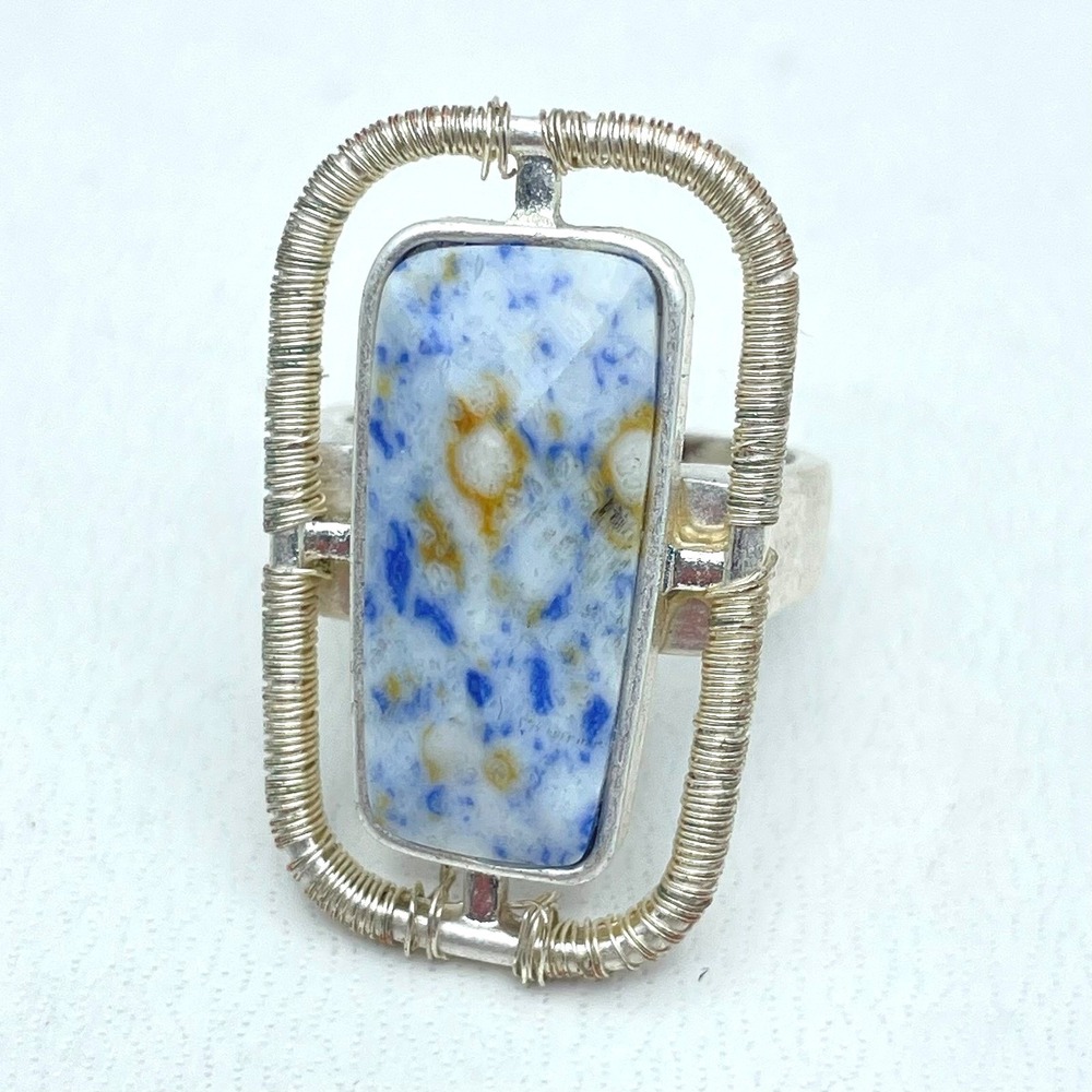Silver-Tone, Wire-Wrapped Ring/Simulated Blue & Cream-Colored Scheelite Gemstone